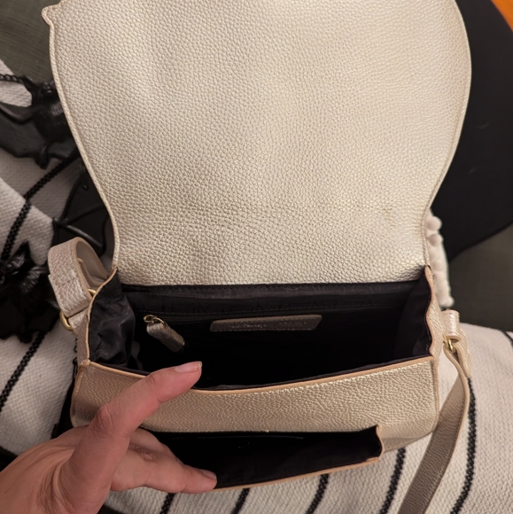 Danielle Nicole Mrs. Pots Crossbody - Picture 7 of 7